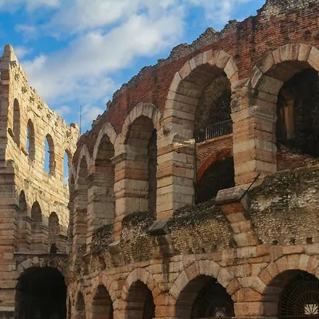 Residenza Corte Carnesali - Italian Homing شقة فيرونا